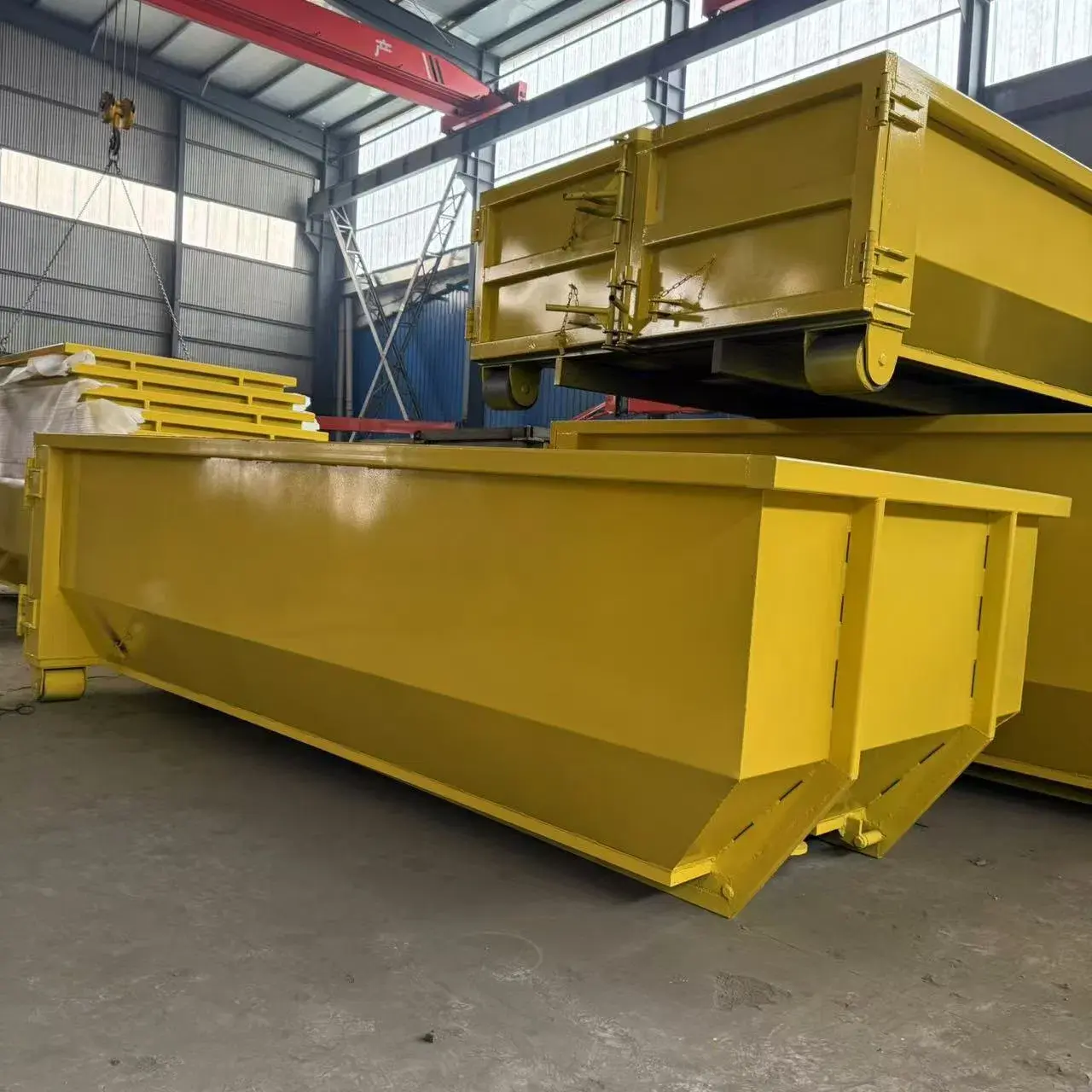 Abrollcontainer mit Hakenlift zum Verkauf