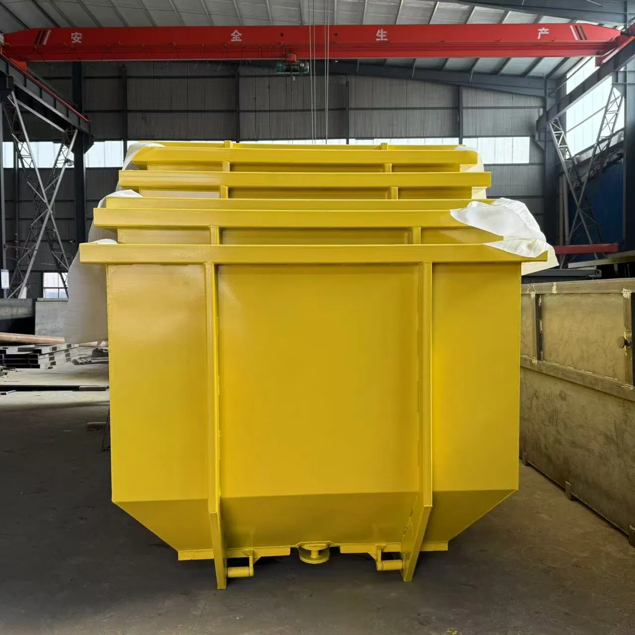 Abrollcontainer mit Hakenlift zum Verkauf
